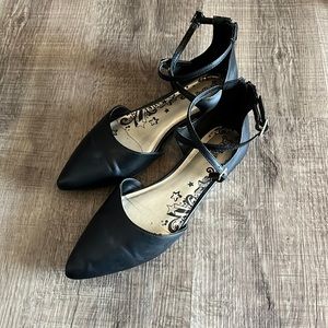 BRASH Closed Toe Flats